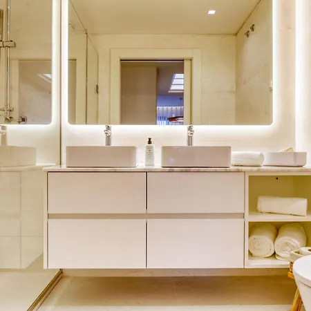 Acqua Blue 8e, A In Madeira Daire *