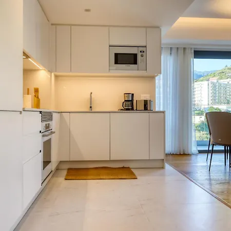 Acqua Blue 8e, A In Madeira *